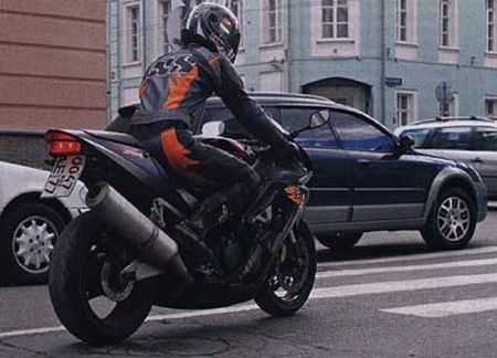 Пьяный мотоциклист в Ижевске ездил без госномеров