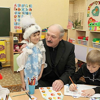 Лукашенко обозвали дураком  в детдоме