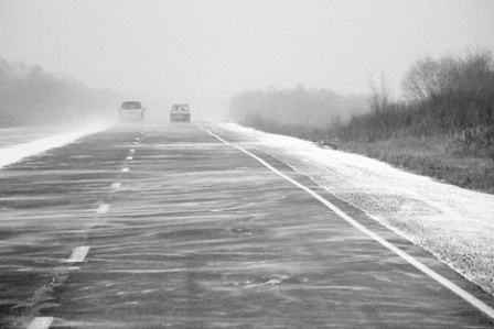  Автолюбителям Удмуртии напомнили об осторожности на дорогах в снегопад
