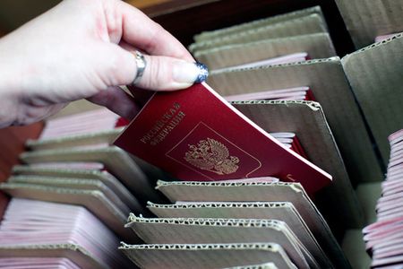 43 должника из Удмуртии не смогли получить загранпаспорт