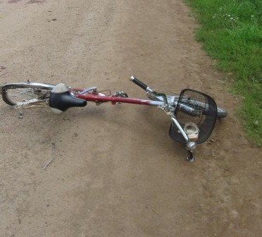  После столкновения с трактором велосипедист попала в реанимацию в Можгинском районе