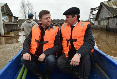 Потрясенный паводком председатель правительства Удмуртии отправился на рыбалку в Астрахань