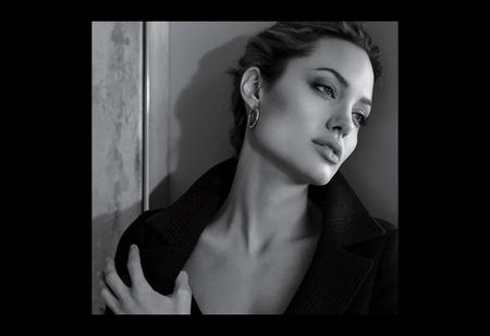 Для спасения жизни Анджелины Джоли необходимо сделать пересадку печени