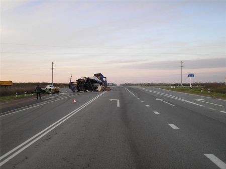 Водитель иномарки погиб при столкновении с КамАЗом в Ижевске 