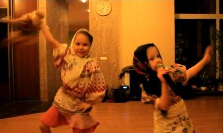 Видео: пародию на «Бурановских бабушек» сделали юные звезды Рунета