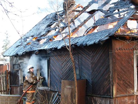 Одноэтажный дом загорелся в Удмуртии