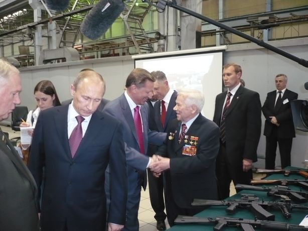 Официально: Путин в Ижевске осмотрит новые образцы стрелкового оружия