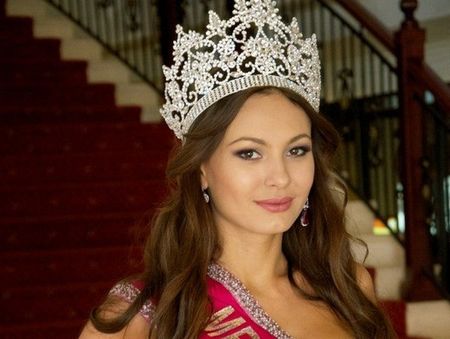 Опозоренная Инна Жиркова отказалась от короны «Миссис Россия-2012»
