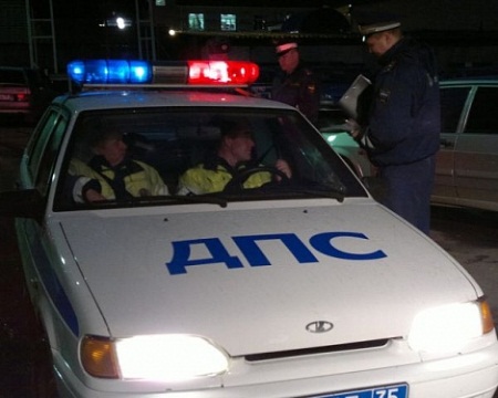 Пьяного водителя из Татарстана удмуртские полицейские остановили с помощью оружия
