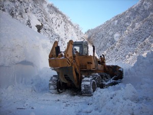 Аномальная лавина в Осетии накрыла более 20 автомобилей