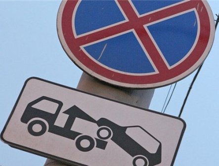  Иномарку депутата эвакуировали за неправильную парковку в Ижевске 