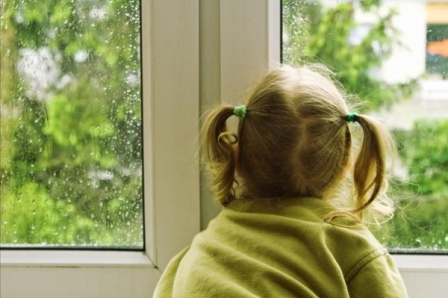 Двухлетний ребенок выпал из окна в Ижевске