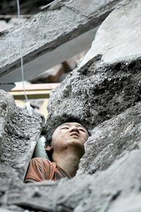 Землетрясение в  Китае: сотни пострадавших, разрушения и паника