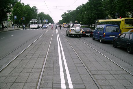 Суд запретил обгон по трамвайным путям