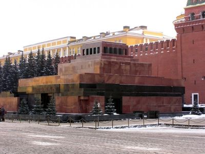 «Единая Россия» намерена вынести тело Ленина из Мавзолея