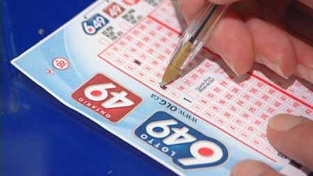 Канадский пенсионер выиграл в лотерею 13,8 млн долларов 