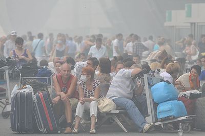 Взрыв в  Домодедово: 20 трупов, раненые лежат  без конечностей, аэропорт  в дыму
