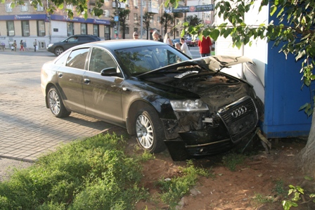 Пьяный водитель «Audi» выехал на тротуар и сбил пешехода в Ижевске