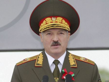 Лукашенко отказался приехать в Москву на парад Победы