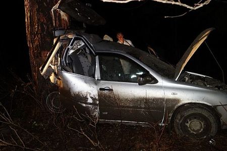 Водитель легковушки и его пассажир погибли в Удмуртии