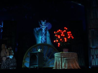 В драмтеатре Удмуртии «Снежную королеву» нарядили в голливудский светодиодный костюм