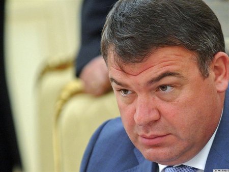 Сердюков уволил полковников, ответственных за взрывы в Пугачево