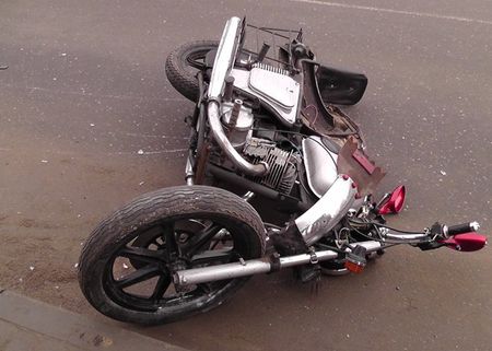 Мотоциклист сбил 13-летнюю девочку на перекрестке в Глазове