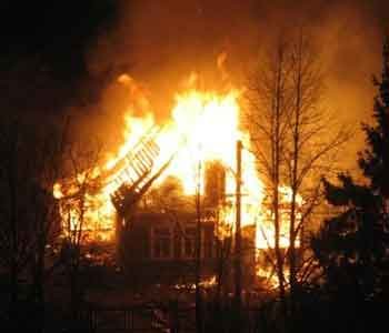 В Глазовском районе неизвестные сожгли частный дом