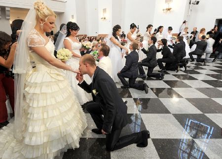 В день конца света в Ижевске 32 пары сыграют свадьбы
