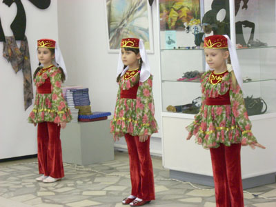 Удмуртскую этно-дискотеку в Ижевске  открывает татарская молодежь