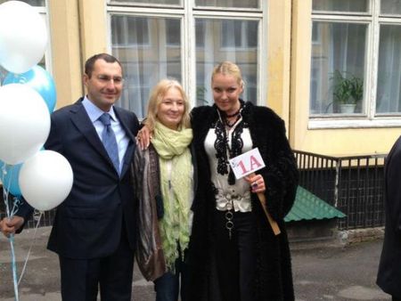 Анастасия Волочкова пришла на 1 сентября в шубе