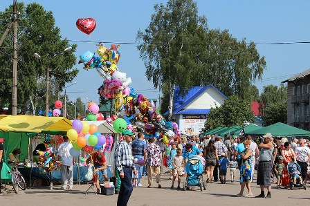 Жители Воткинска отметят День России у бассейна