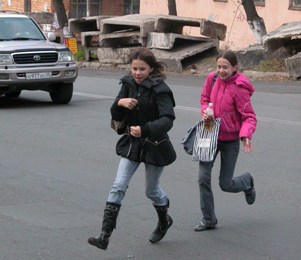 В Удмуртии под колеса автомобиля попала 10-летняя девочка