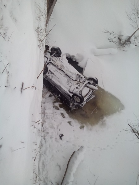 В Удмуртии нашли лежащий на льду реки перевернутый автомобиль