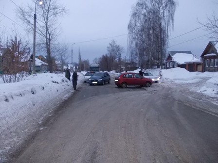 Две легковушки столкнулись в Воткинске: пострадал один человек