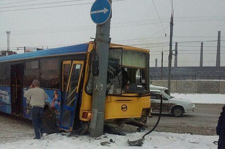 11 человек пострадали в ДТП с автобусом и иномаркой в Ижевске 