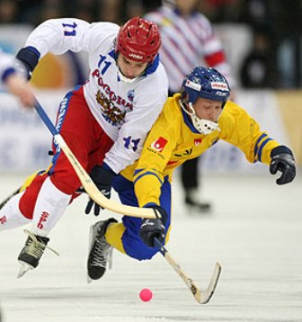 Воткинская команда по хоккею с мячом выиграла соперников из Казахстана
