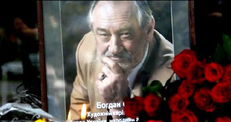 Тысячи людей пришли на похороны Богдана Ступки