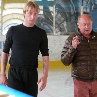 Евгений Плющенко впервые вышел на лед после операции