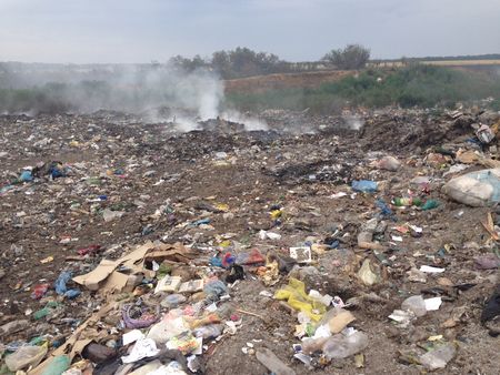 Житель Малой Пурги выбросил мусор в карьер