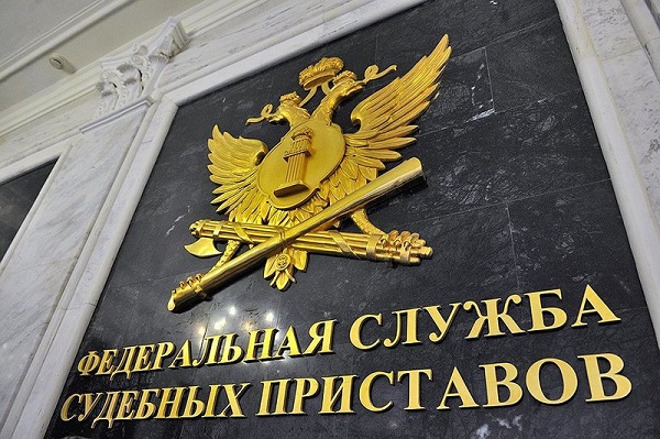 Чтобы выехать за границу, должница из Воткинска заплатила два миллиона рублей