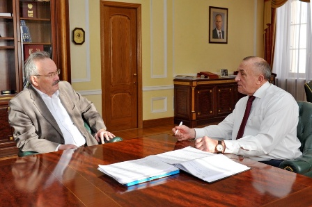 Глава Удмуртии обсудил вопросы литературы с народным писателем Ар-Серги