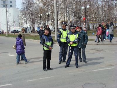 Посты ГИБДД вдоль дорог Ижевска оберегают гостей из Китая