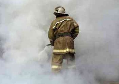 Ижевские пожарные спасли из огня женщину с двумя детьми