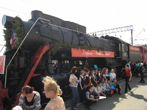 Фоторепортаж: поезд Победы в Ижевске встречали оркестром