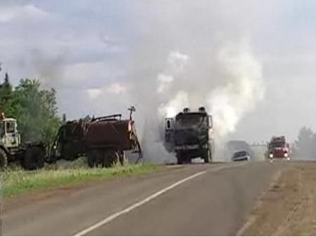 Видеорепортаж: на дороге в Удмуртии внезапно загорелся грузовик с битумом