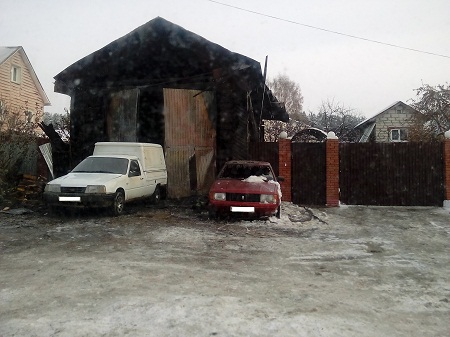 В Ижевске 5 автомобилей полностью сгорели в автосервисе