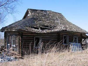 В Ижевске рухнула крыша деревянного барака