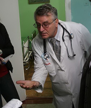 Из воткинской больницы уволили врача-взяточника