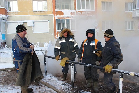 Обрушившаяся из-за снега кровля прервала теплоснабжение жилого дома в Ижевске